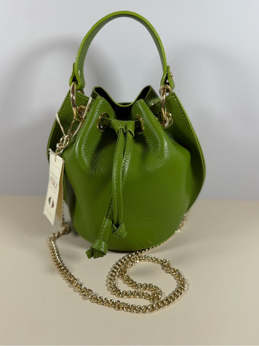 NWT Anna Paola Green Leather Drawstring Bucket Bag with Gold Chain